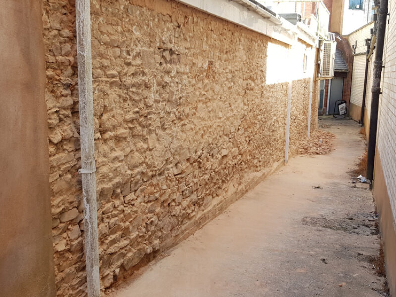Whole view of wall before